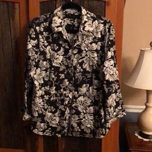 3/4 sleeve blouse Foxcroft black and white floral
